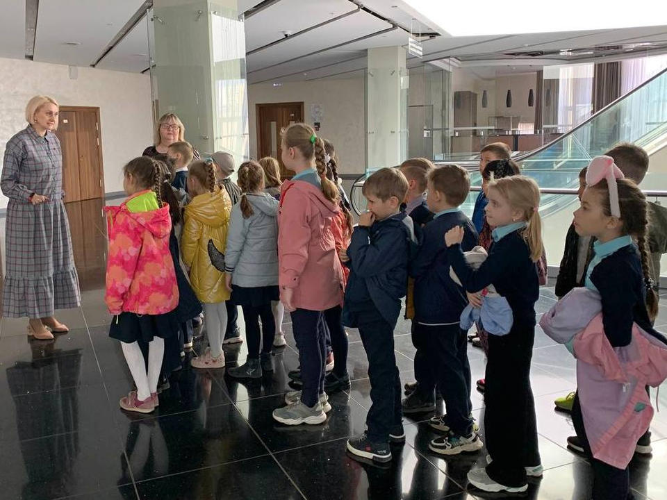 Экскурсии по филармонии продолжаются Экскурсии по филармонии продолжаются