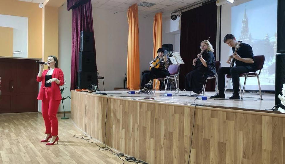 Творческий коллектив «Экспромт» выступил с программой ко Дню защиты детей Творческий коллектив «Экспромт» выступил с программой ко Дню защиты детей