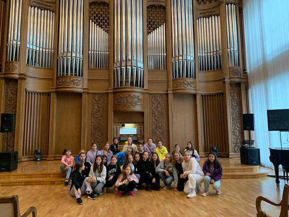 Филармонию посетили спортсменки из Златоуста Филармонию посетили спортсменки из Златоуста