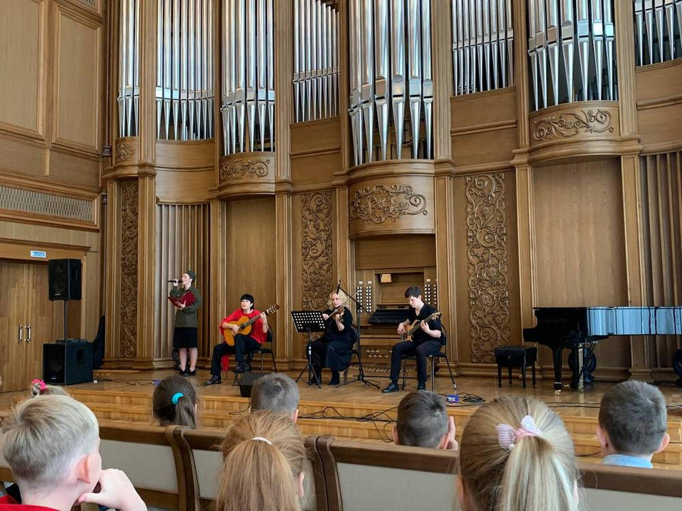 Программу «А мы из Пензы» представил юным пензенцам творческий коллектив «Экспромт» Программу «А мы из Пензы» представил юным пензенцам творческий коллектив «Экспромт»