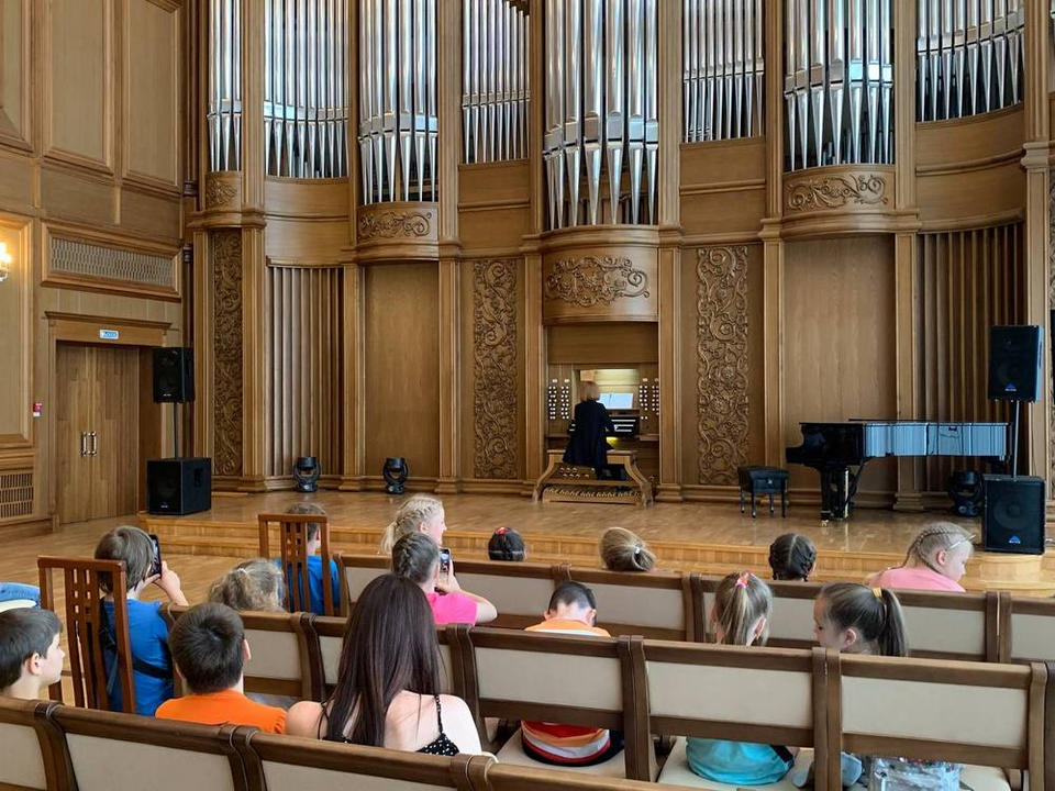 В филармонии состоялось «Знакомство с органом» В филармонии состоялось «Знакомство с органом»