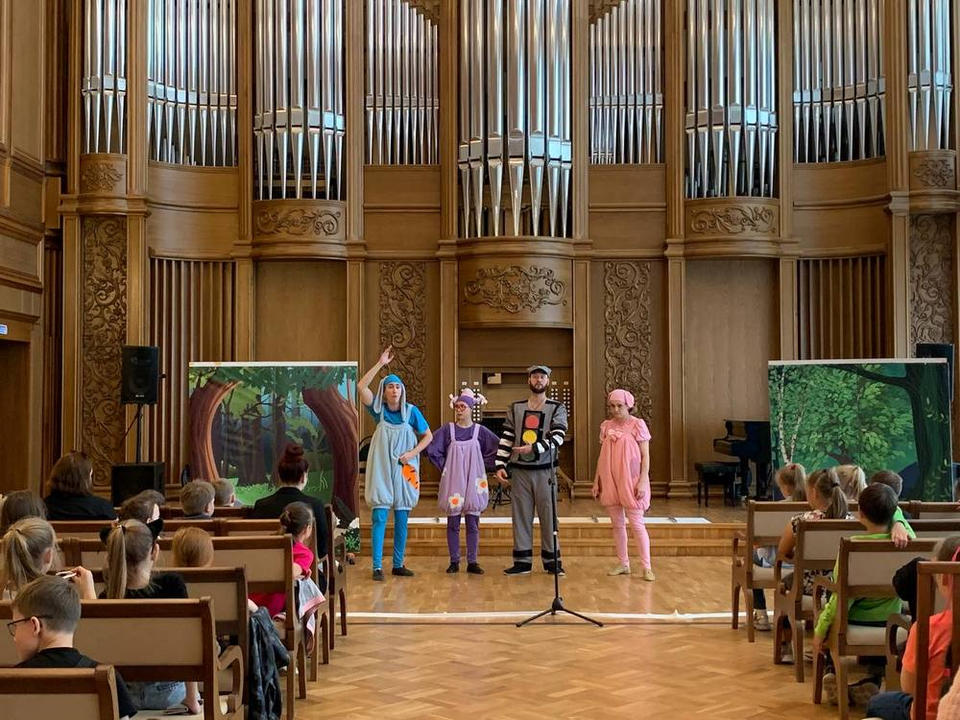 Правилам дорожного движения научили пензенских школьников артисты группы «Калейдоскоп» Правилам дорожного движения научили пензенских школьников артисты группы «Калейдоскоп»