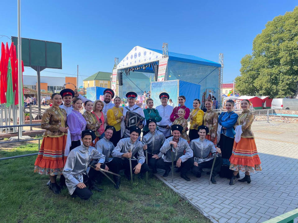 Ансамбль «Казачья застава» поделился своим творчеством на фестивале «Мотольские прысмаки» Ансамбль «Казачья застава» поделился своим творчеством на фестивале «Мотольские прысмаки»