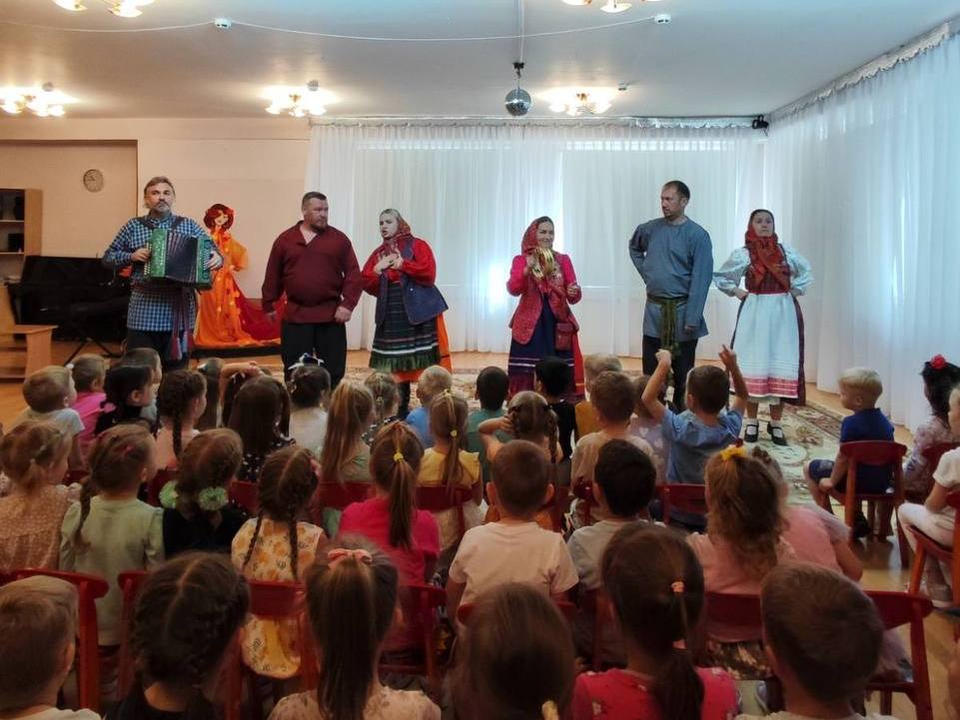 Ансамбль «Миряне» выступил для юных пензенцев Ансамбль «Миряне» выступил для юных пензенцев