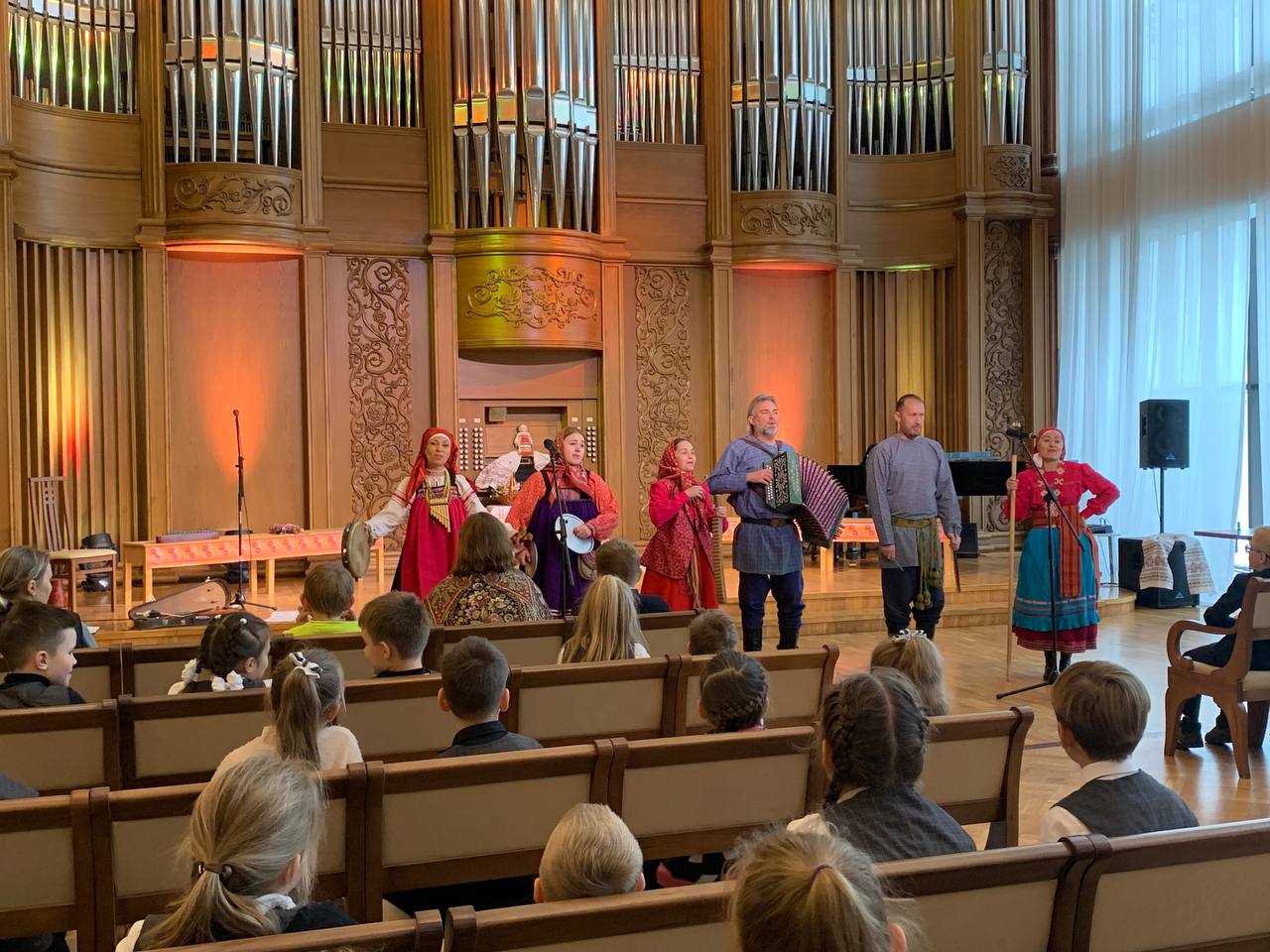 Ансамбль «Миряне» выступил для пензенских школьников Ансамбль «Миряне» выступил для пензенских школьников