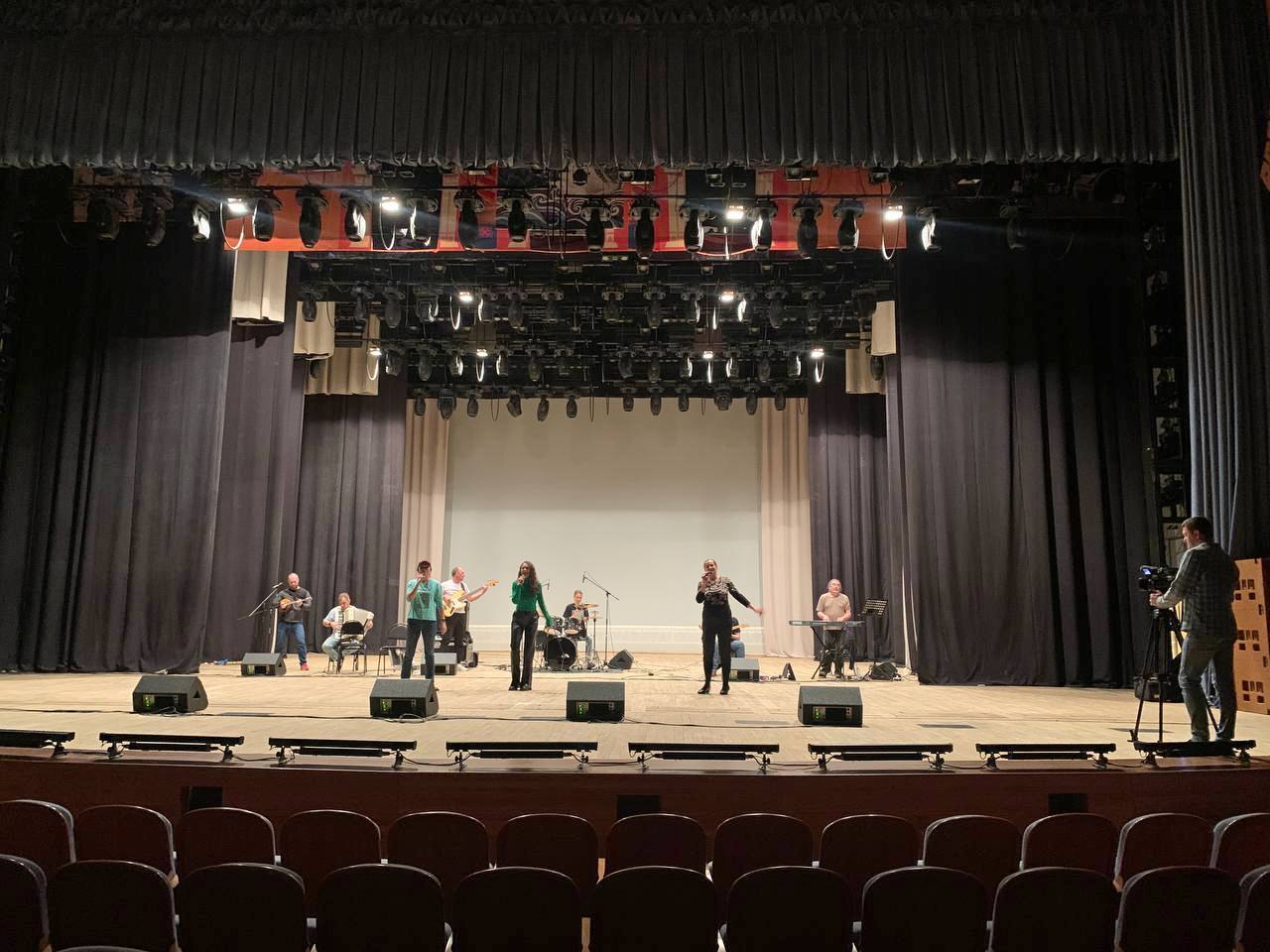 Ансамбль «Злато-Серебро» готовится к юбилейному концерту Ансамбль «Злато-Серебро» готовится к юбилейному концерту