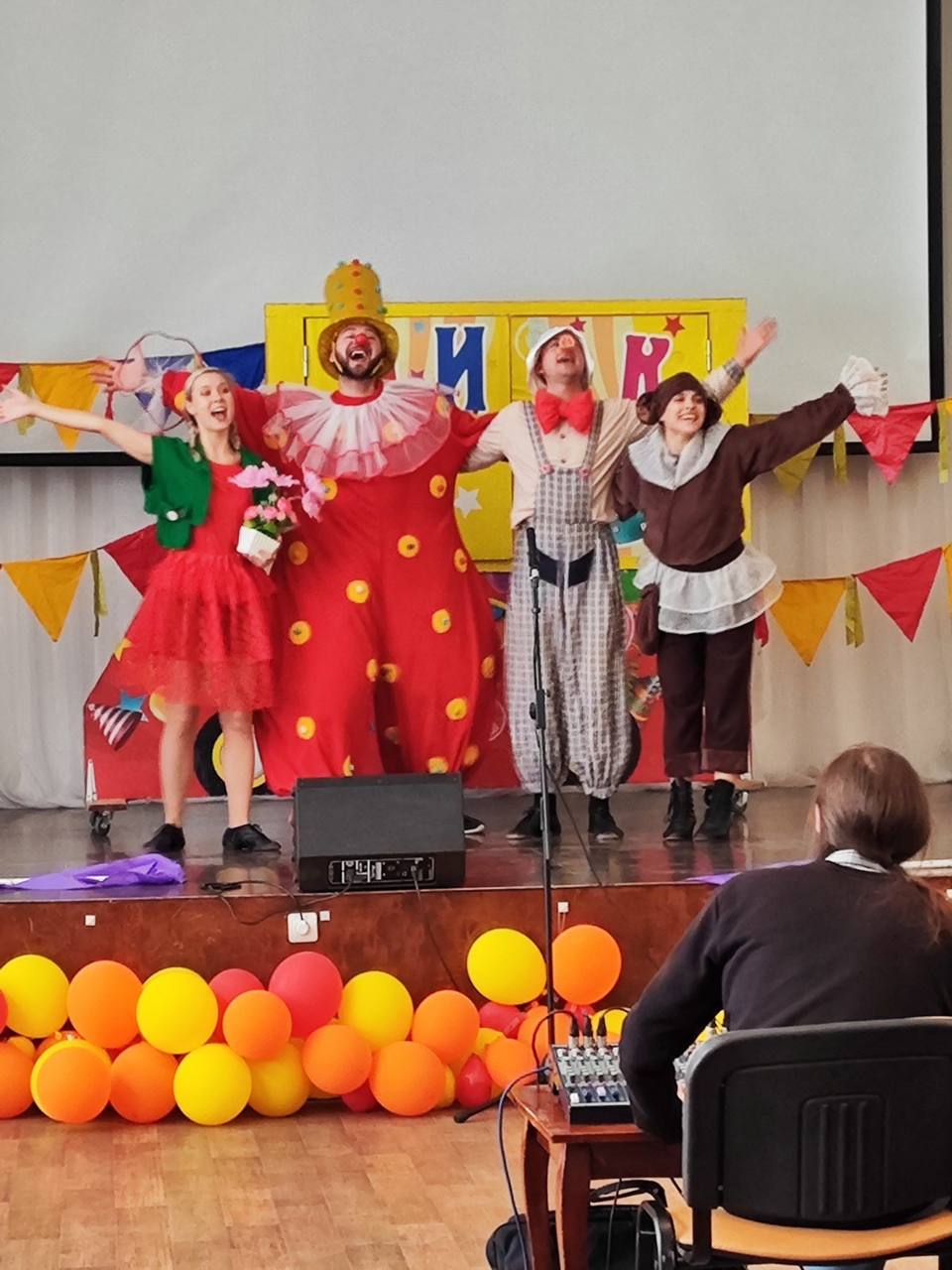 Группа «Калейдоскоп» выступила в Бессоновке Группа «Калейдоскоп» выступила в Бессоновке