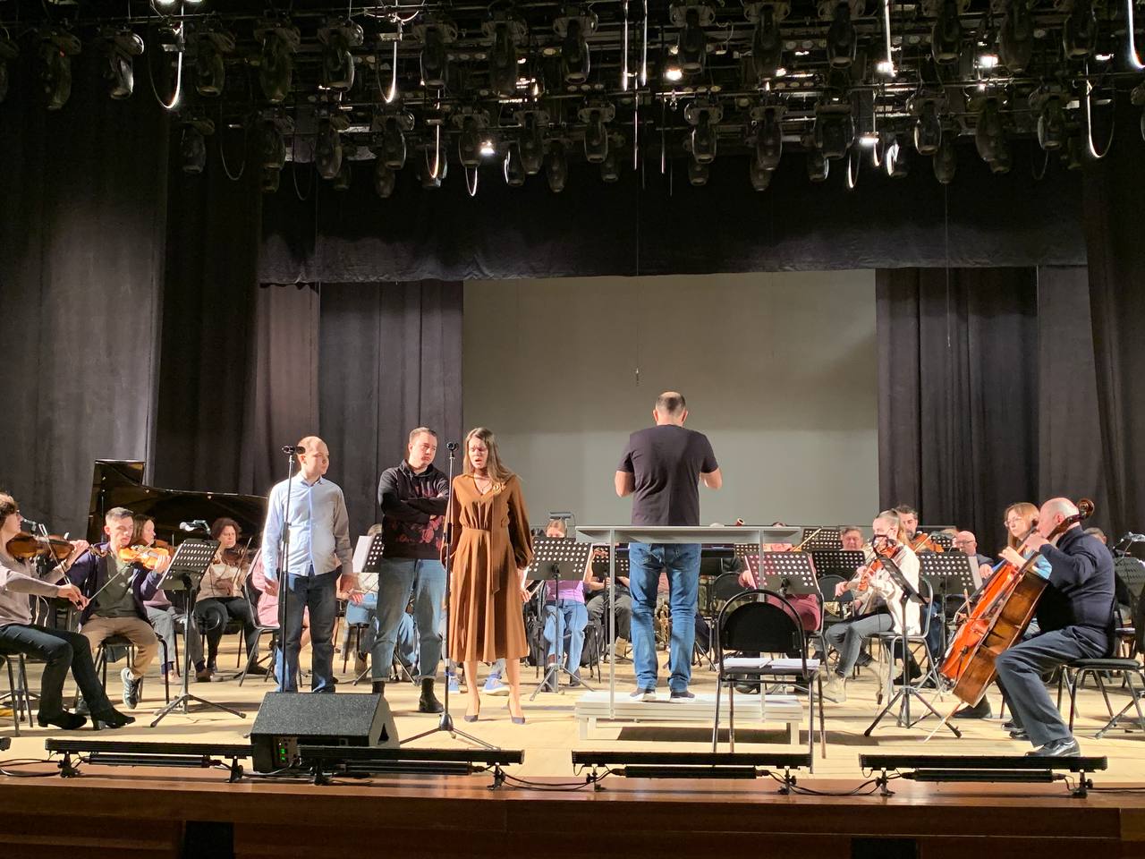 Полным ходом идут репетиции концерта «Старый Новый год» в исполнении Губернаторской симфонической капеллы Полным ходом идут репетиции концерта «Старый Новый год» в исполнении Губернаторской симфонической капеллы