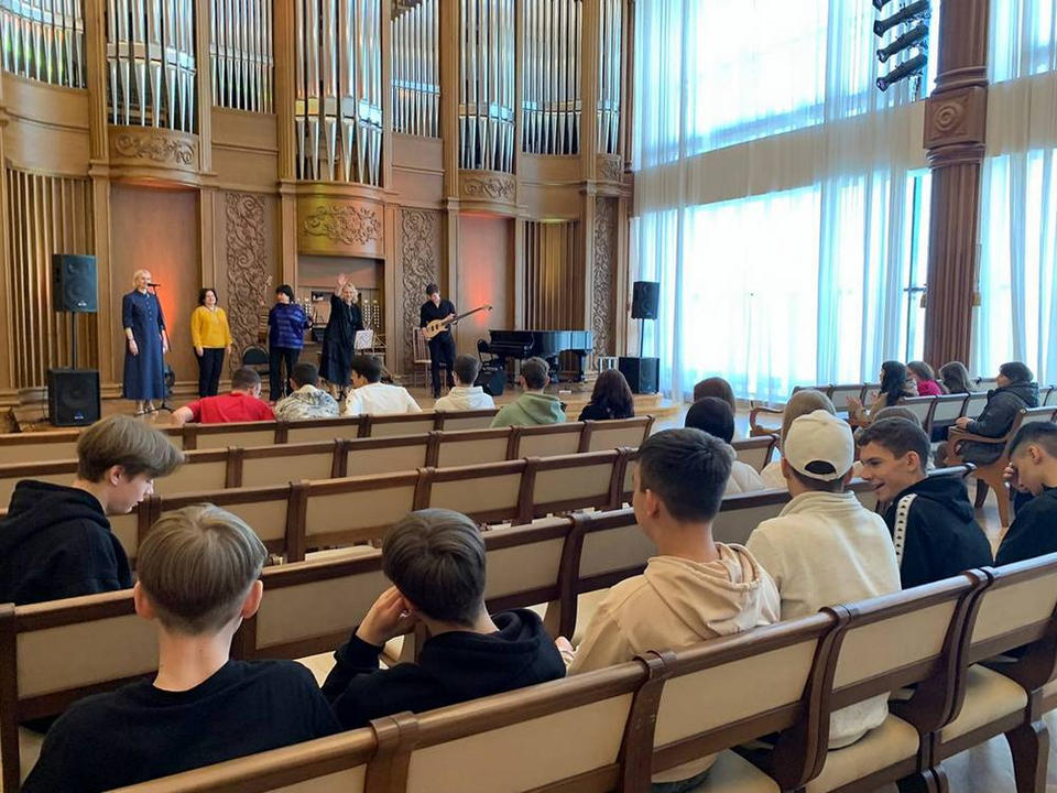 Учащиеся из Русского Камешкира посетили филармонию Учащиеся из Русского Камешкира посетили филармонию