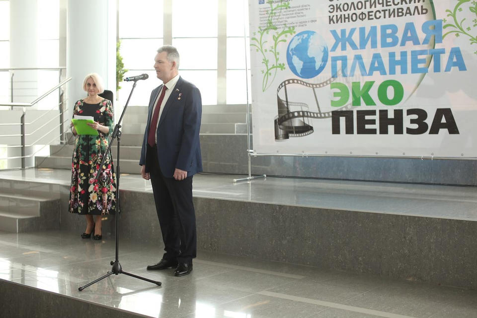 В Пензе торжественно открылся ежегодный фестиваль «Зеленая волна — за зеленую губернию» (ГТРК «Пенза») В Пензе торжественно открылся ежегодный фестиваль «Зеленая волна — за зеленую губернию» (ГТРК «Пенза»)