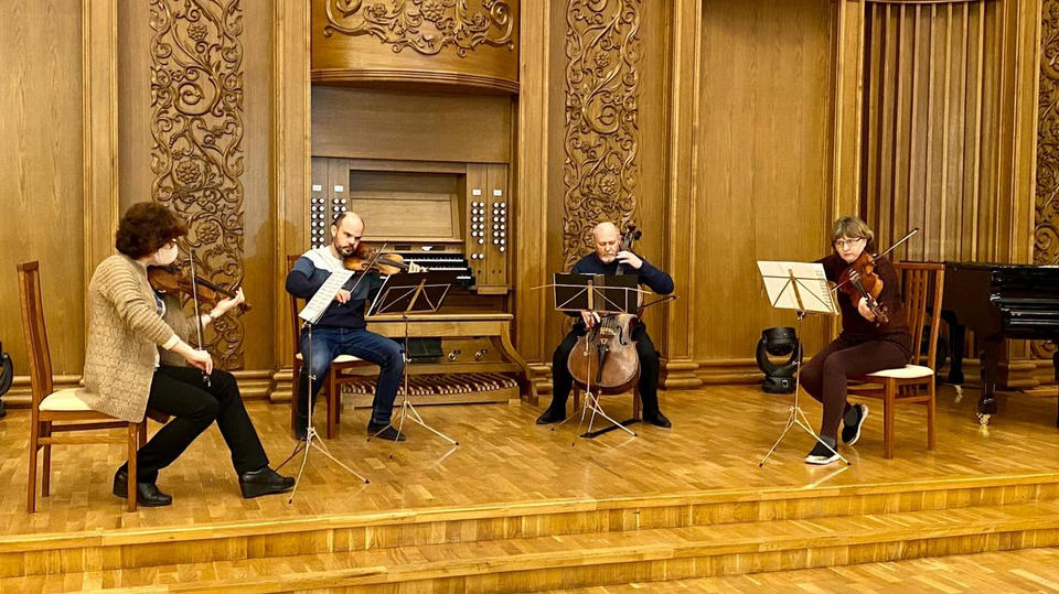 Струнный квартет «Премьера» представит пензенцам концерт «Бетховен и Чайковский» (ТВ-Экспресс) Струнный квартет «Премьера» представит пензенцам концерт «Бетховен и Чайковский» (ТВ-Экспресс)