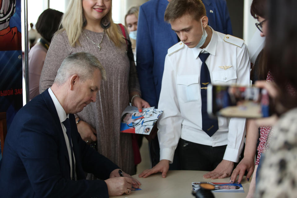 В ККЗ «Пенза» прошла автограф-сессия с Александром Самокутяевым (ГТРК «Пенза») В ККЗ «Пенза» прошла автограф-сессия с Александром Самокутяевым (ГТРК «Пенза»)