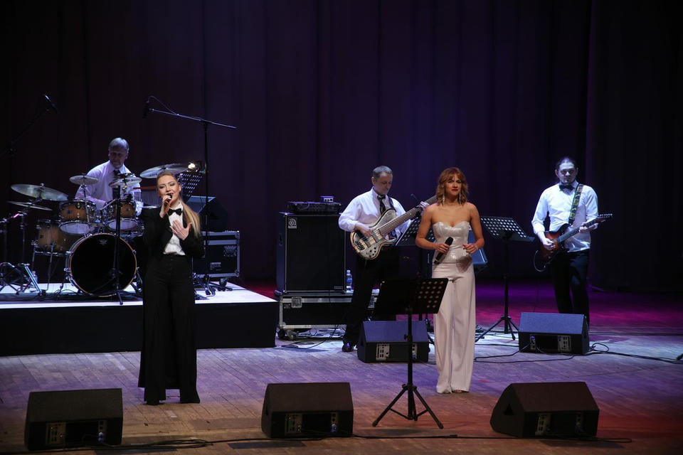 В Пензе ансамбль «Экспресс-бэнд» выступил в обновленном составе (11 канал) В Пензе ансамбль «Экспресс-бэнд» выступил в обновленном составе (11 канал)