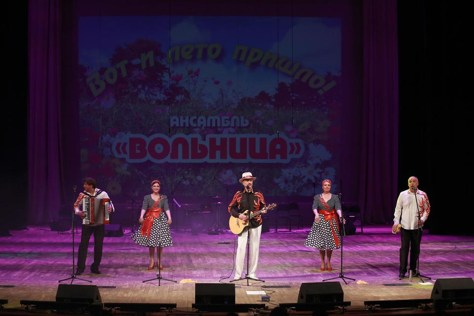 Ансамбли «Вольница» и «Казачья застава» представили пензенцам зажигательную программу (ТВ-Экспресс) Ансамбли «Вольница» и «Казачья застава» представили пензенцам зажигательную программу (ТВ-Экспресс)