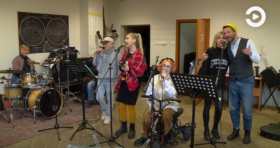 Музыканты ансамбля «Экспресс-бэнд» готовятся к выступлению, посвященному памяти Муслима Магомаева (ТВ-Экспресс) Музыканты ансамбля «Экспресс-бэнд» готовятся к выступлению, посвященному памяти Муслима Магомаева (ТВ-Экспресс)