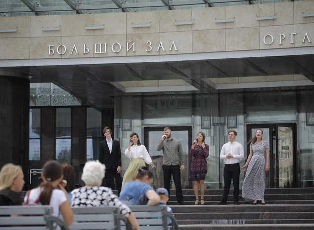 Группа «Калейдоскоп» выступила с музыкально-развлекательной программой