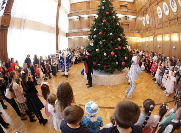 Хоровод в Органном зале и спектакль «У Лукоморья»