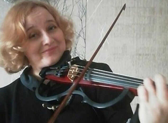 Артистка творческого коллектива «Экспромт» Ирина Федотова исполнила тему из к/ф «Ромео и Джульетта»