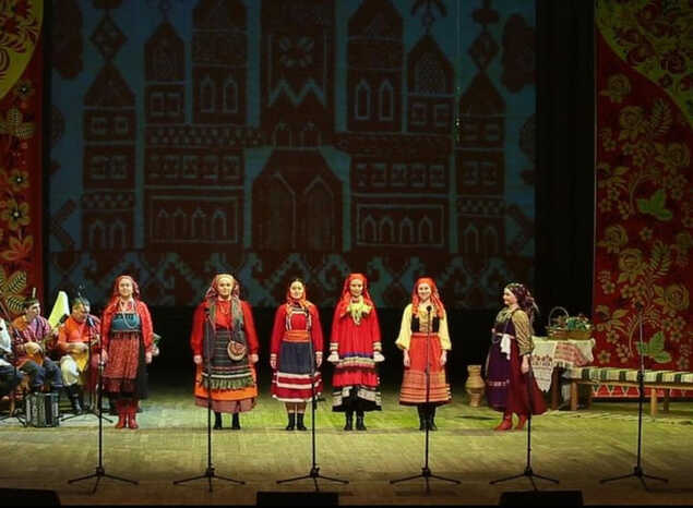 Предлагаем посмотреть фрагмент сольного концерта «Встречаем по одёжке» ансамбля «Миряне»!