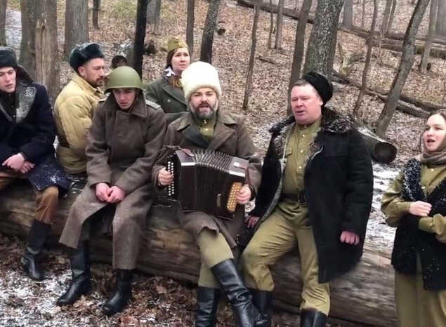 Поём песни военных лет вместе!