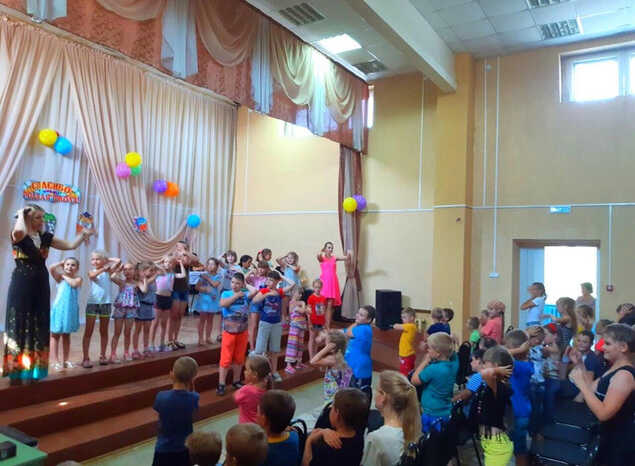 Творческий коллектив «Экспромт» выступил для ребят из летнего лагеря Колышлейской средней школы № 2