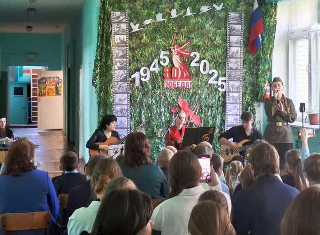 Творческий коллектив «Экспромт» выступил для  школьников с. Оленевки