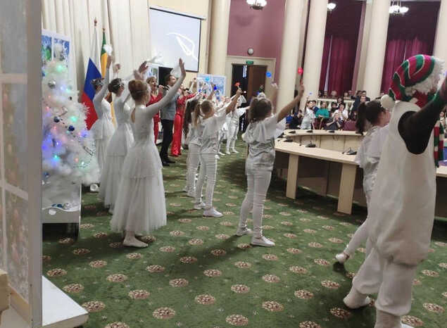 Артисты «Пензаконцерта» выступили с музыкальным приветствием в Круглом зале Правительства Пензенской области
