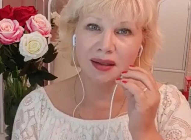 Елена Сафронова исполнила песню «Расскажите, птицы»