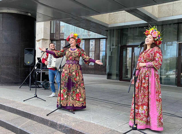 Наталья Мещерякова и артисты ансамбля «Злато-Серебро» выступили с концертной программой