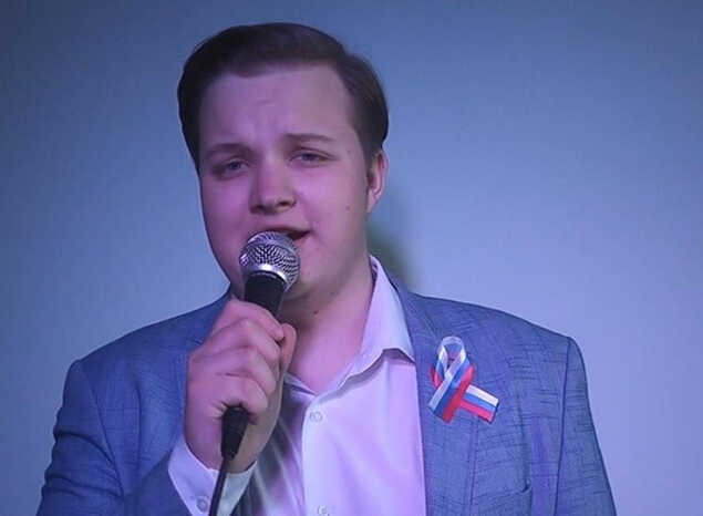 Артист хора Губернаторской симфонической капеллы Максим Баландин исполнил песню «Берёзовые сны»