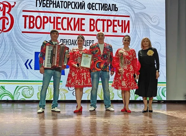 Ансамбль «Горница» выступил в Иссе в рамках губернаторского проекта «Творческие встречи»