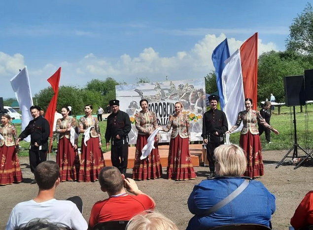 Ансамбль «Казачья застава» принял участие в фестивале «Суворовская каша»