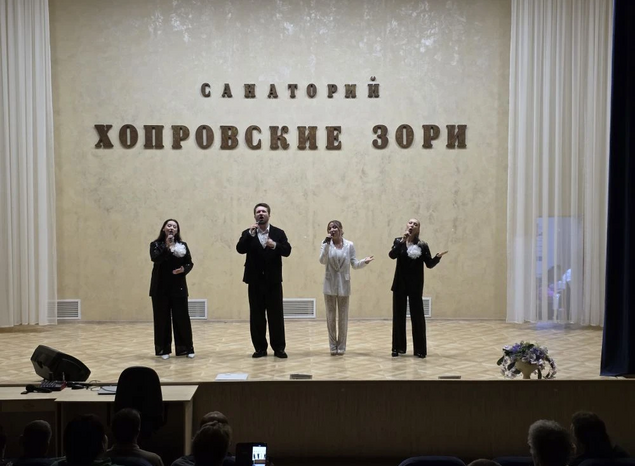 Солисты ансамбля «Экспресс-бэнд» выступили в санатории «Хопровские зори»