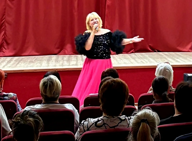 Елена Сафронова выступила в санатории им. Володарского