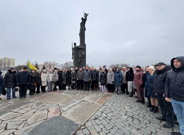 В День Неизвестного Солдата сотрудники «Пензаконцерта» возложили цветы к Вечному огню
