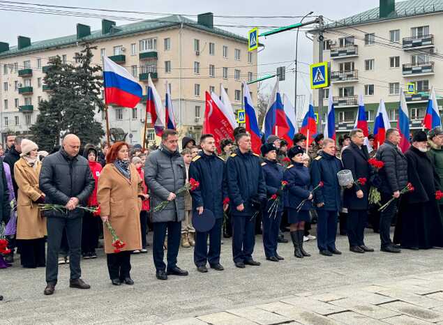 Сотрудники «Пензаконцерта» почтили память Героев Отечества