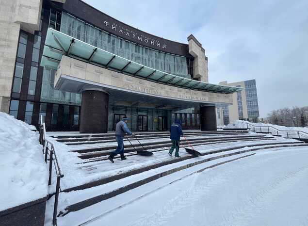 На территории «Пензаконцерта» продолжаются работы по уборке снега