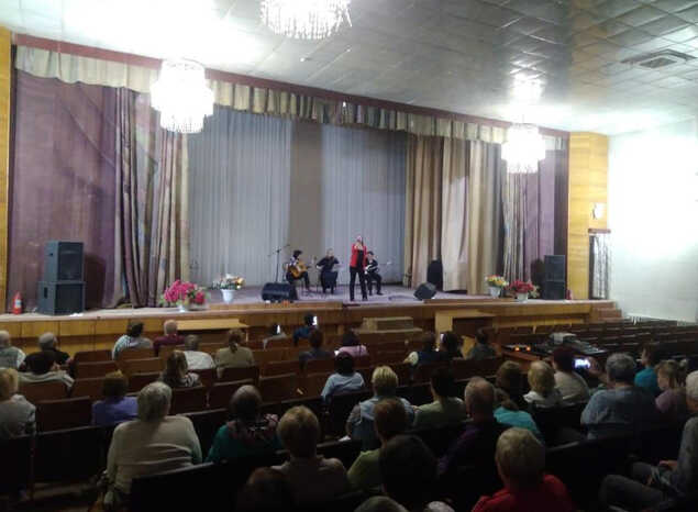 Выступление творческого коллектива «Экспромт» в «Березовой роще»