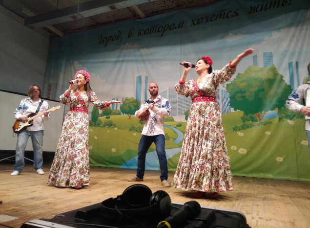 Артисты ансамбля «Злато-Серебро» выступили в детском лагере «Звёздочка»