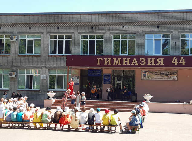 Творческий коллектив «Экспромт» выступил в гимназии 44 г. Пензы