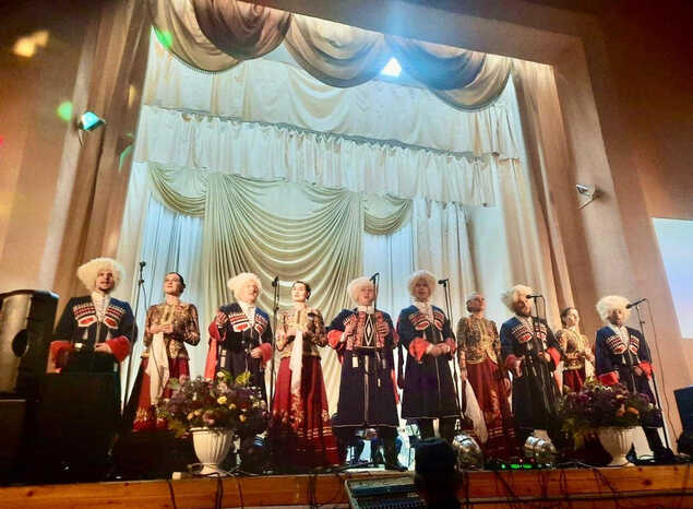Ансамбль «Казачья застава» выступил в Колышлее с программой ко Дню учителя