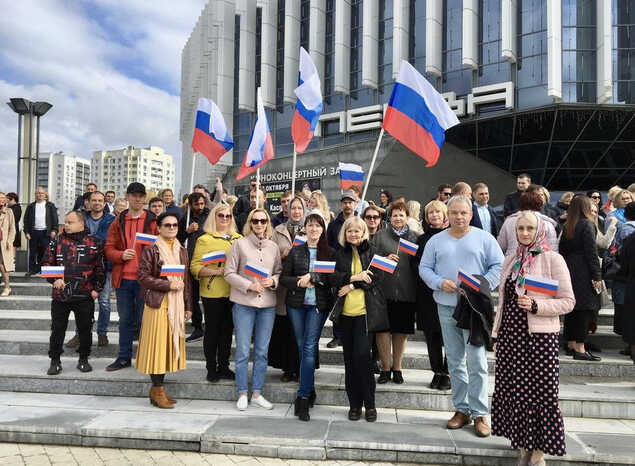 Сотрудники «Пензаконцерта» приняли участие в митинге «Своих не бросаем!»
