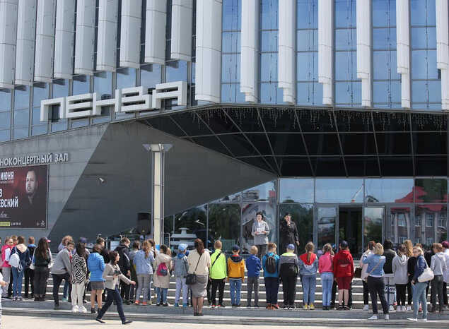 В День защиты детей возле ККЗ «Пенза» состоялось познавательное мероприятие в рамках Шестой глобальной недели безопасности дорожного движения