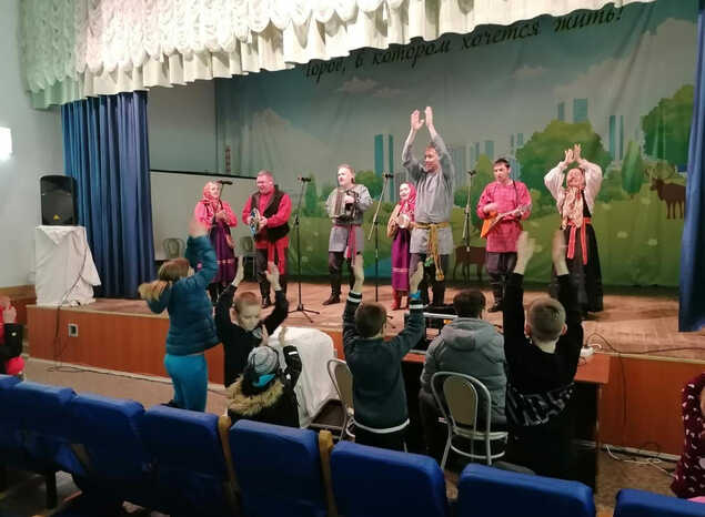 «Миряне» выступили в детском лагере «Звёздочка»