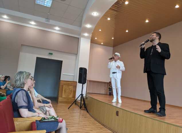 Солисты ЭДА «Экспресс-бэнд» поздравили пензенских медиков с профессиональным праздником
