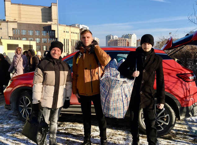 Артисты ансамбля «Казачья застава» собрали гуманитарную помощь для участников СВО