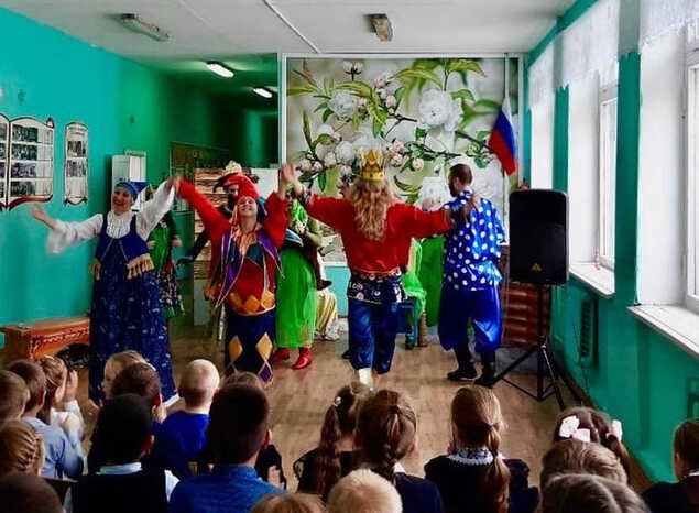 Группа «Калейдоскоп» выступила для учащихся школы села Оленевка
