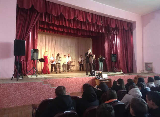 «Экспресс-бэнд» выступил в селе Пионер Кузнецкого района
