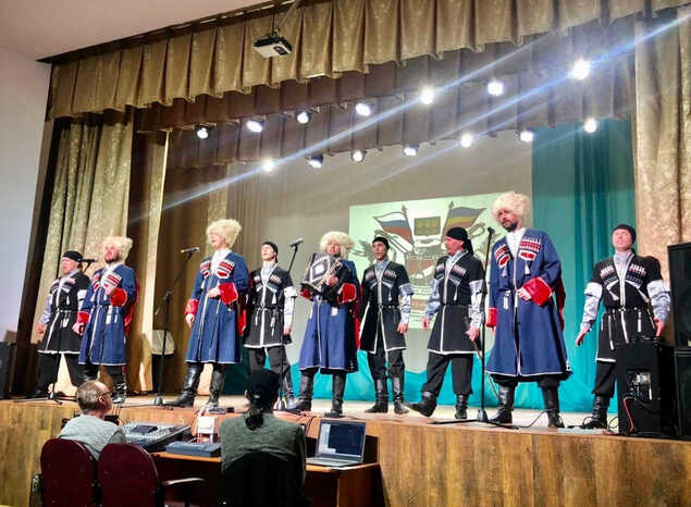 Ансамбль песни и танца «Казачья застава» выступил в Иссе