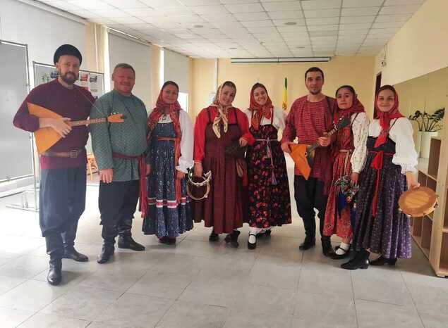 «Миряне» провели программу «Хоровод народов России» в Губернском лицее